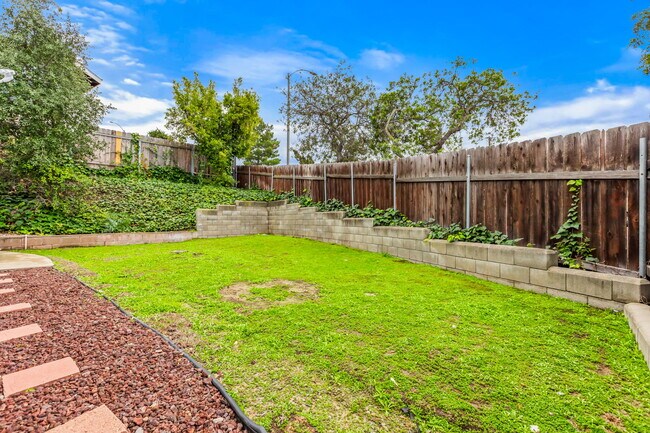 Building Photo - 9351 La Suvida Dr