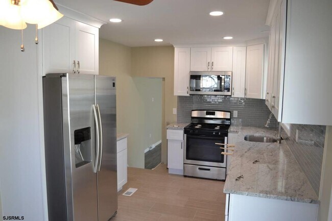 Building Photo - 321 Dogwood Ave