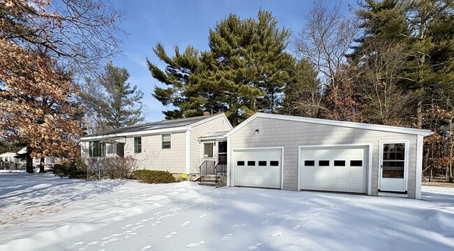 Building Photo - 4 Easement Rd