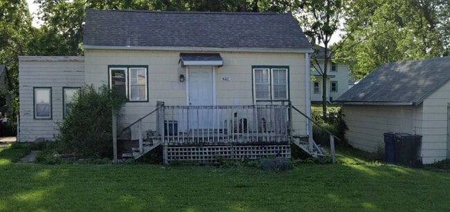 Building Photo - Charming 1 Bedroom Home with Large Yard & Garage