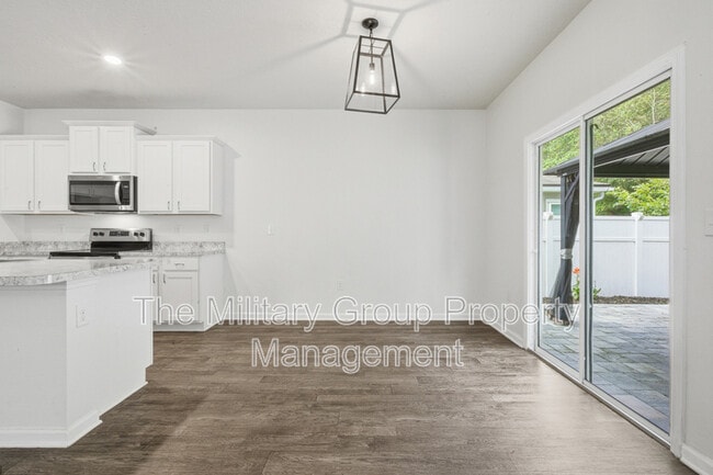 Building Photo - 7814 Meadow Walk Ln