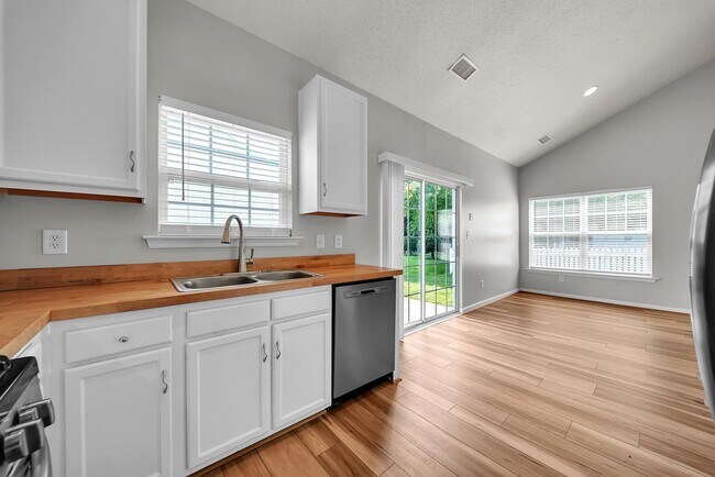 Building Photo - 408 Holmes Blvd