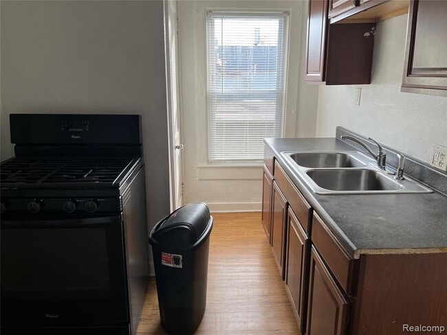 Building Photo - 7592 Maxwell Ave