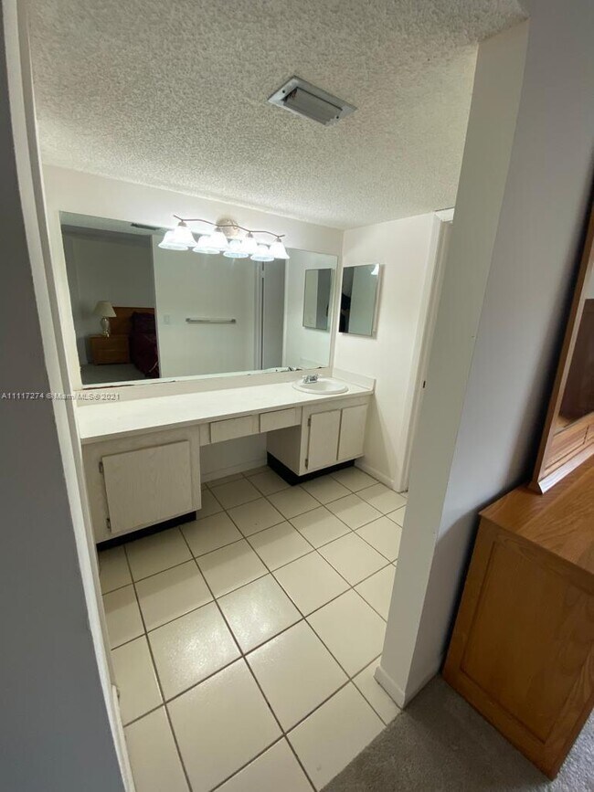 Building Photo - 8040 Hampton Blvd