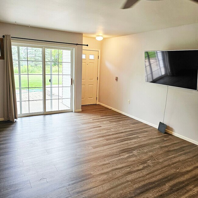 Building Photo - 284 Minz Park Cir