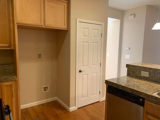 Building Photo - Beautiful 4 Bedroom, 2.5 Bath Mountain Hou...