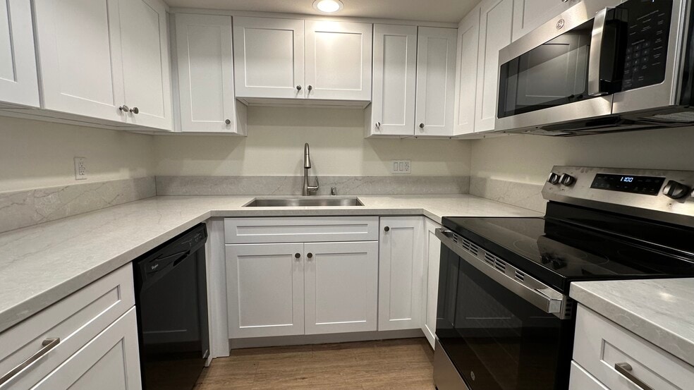 Kitchen has quartz countertops and newer appliances. - 939 Sapphire St