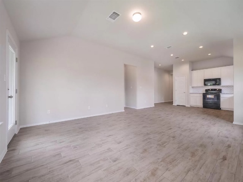 Building Photo - 315 Schuylerville Dr