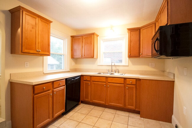 Building Photo - 2151 W Sylvania Ave