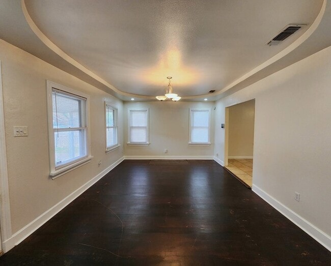 Building Photo - 504 Holmsley Ave