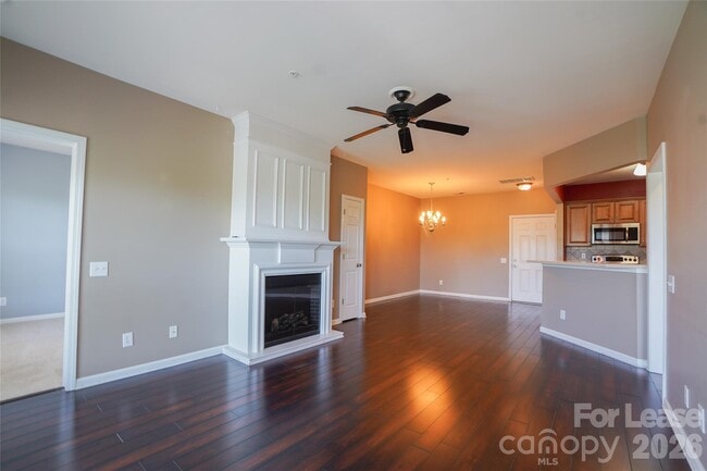 Building Photo - 14746 Via Sorrento Dr