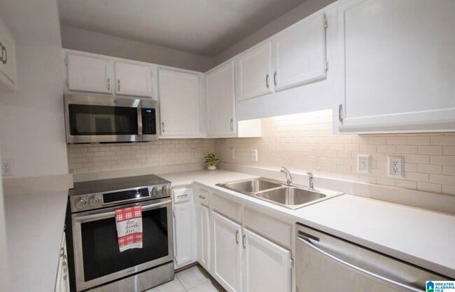 Building Photo - 1303 Gables Dr