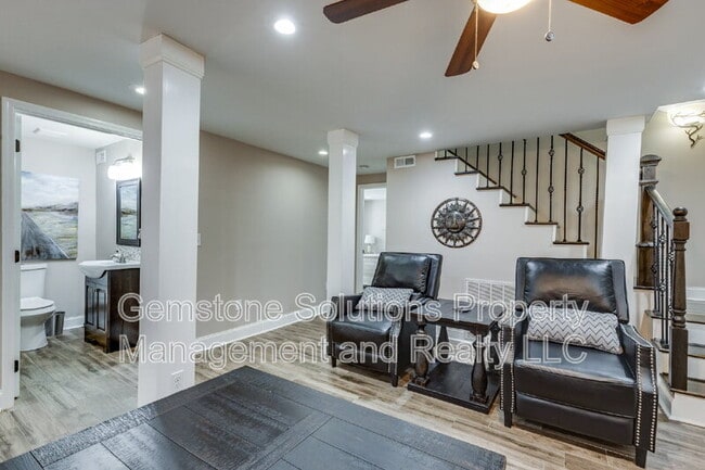 Building Photo - 1406 Lillian St