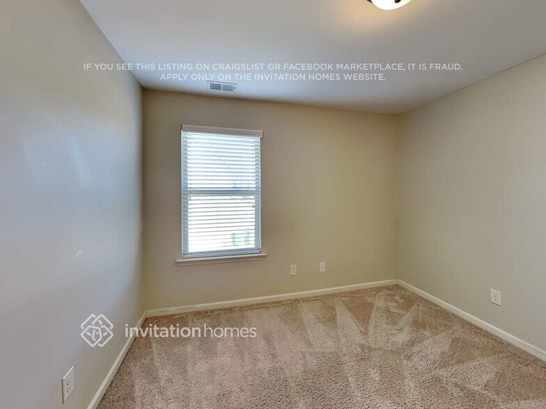 Building Photo - 2065 Hydrangea Ln