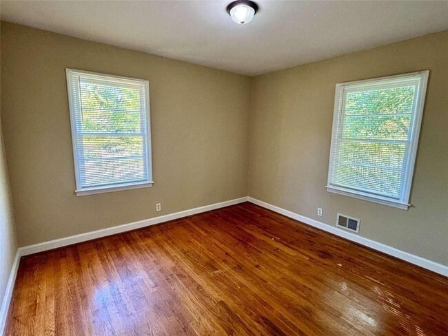 Building Photo - 3129 Nursery Rd SE