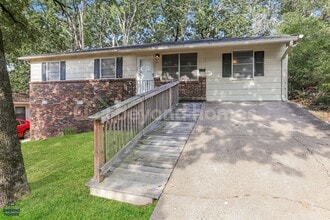 Building Photo - Beautiful and Modern 3 BD 1 BA with 1,196 ...