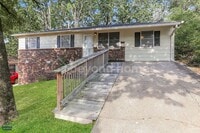 Building Photo - Beautiful and Modern 3 BD 1 BA with 1,196 ...