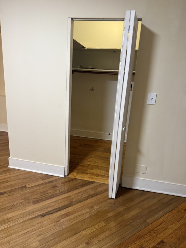 Building Photo - 5031 N Harding Ave