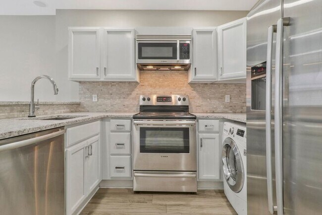 Building Photo - 1227 15th St NW