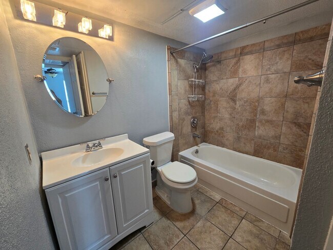 Building Photo - 1860 White Oak Dr