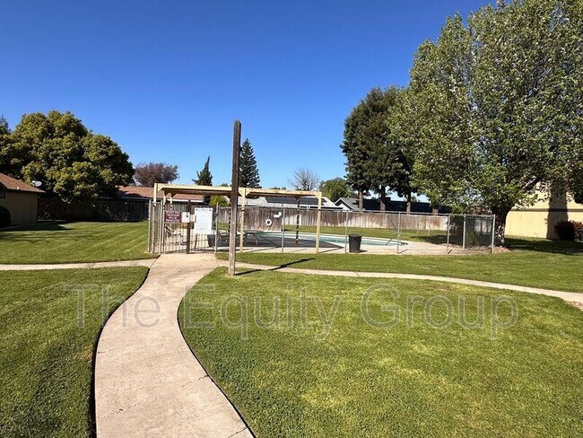 Building Photo - 1930 E Harold Ave