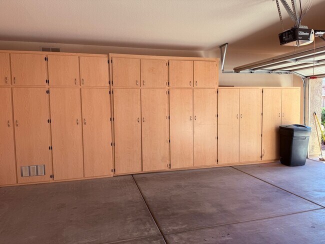 Building Photo - 18252 W Buena Vista Dr