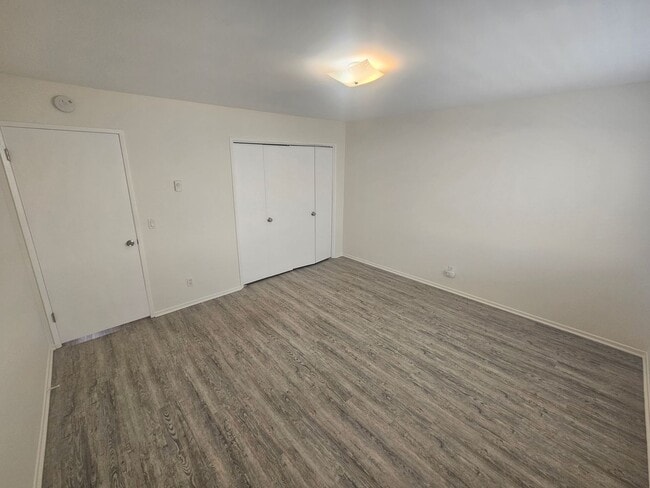 Building Photo - 2 bed 1.5 bath for rent just minutes away from the beach