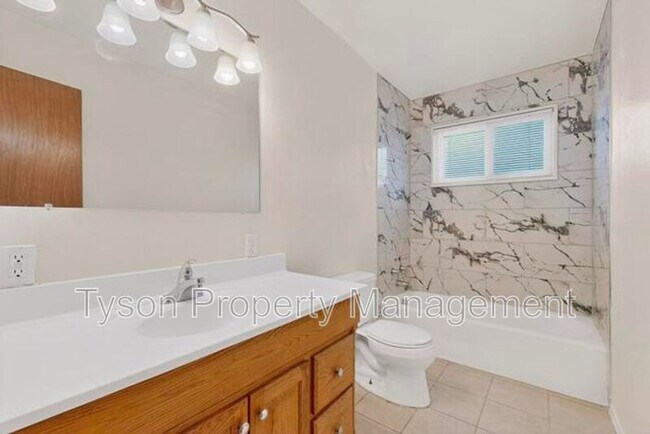 Building Photo - 3503 Montclaire Dr NE