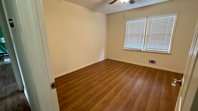 Building Photo - 759 Mockingbird Ln