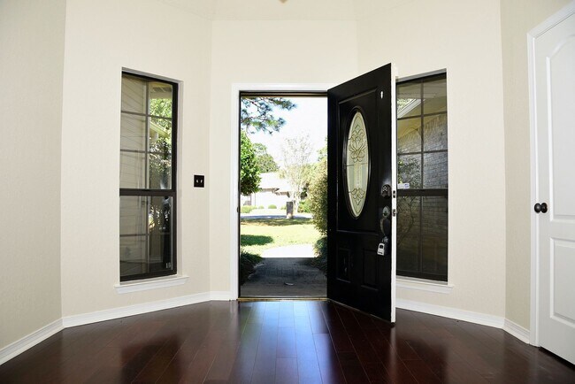 Building Photo - Spacious 4 Bedroom in Southwind at Bluewater Bay!