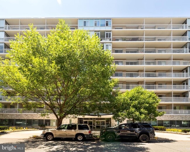 Building Photo - 730 24th St NW