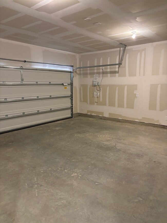 Building Photo - 1876 Purtis Crk Dr