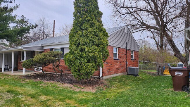 Building Photo - Ranch Home