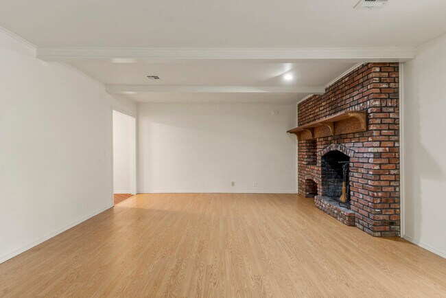 Building Photo - 6010 S 73rd East Ave