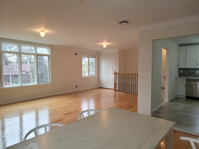 Building Photo - 65 Bard Ave