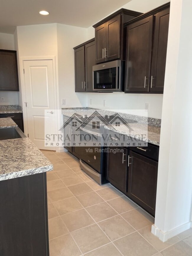 Building Photo - 2942 Kim Dr