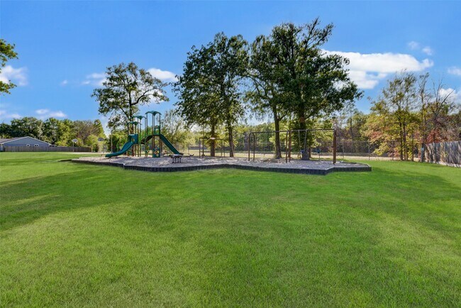 Building Photo - 16813 Glen Eagle Dr N