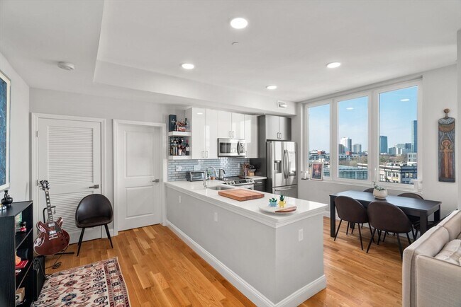 Building Photo - 10 Taber St