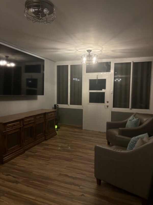 Building Photo - 2412 Edgewater Dr