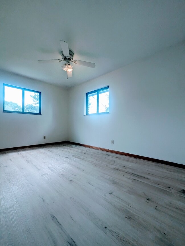 Building Photo - 11124 Farr Dr