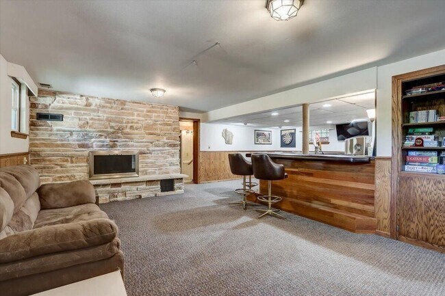 Building Photo - N43W27445-W27445 Capitol Dr