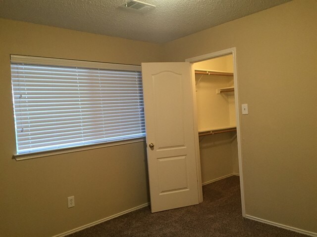 Building Photo - 5601 Greenwich Dr