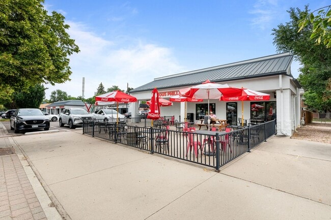 Building Photo - Come check out this beautiful apartment cl...