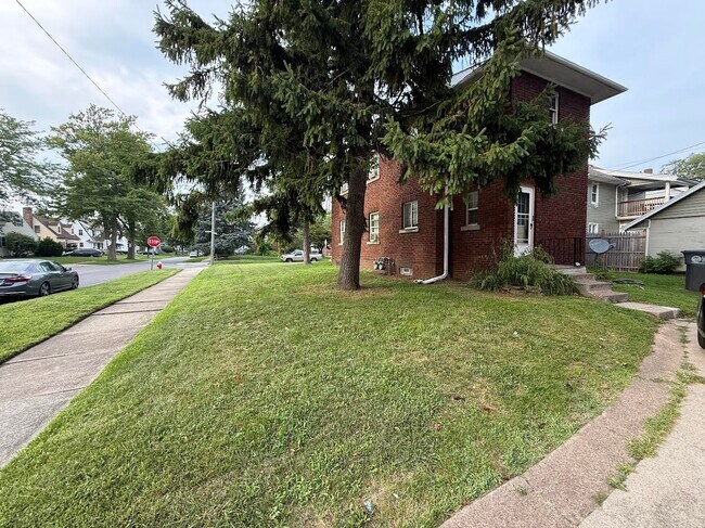 Building Photo - Royalton