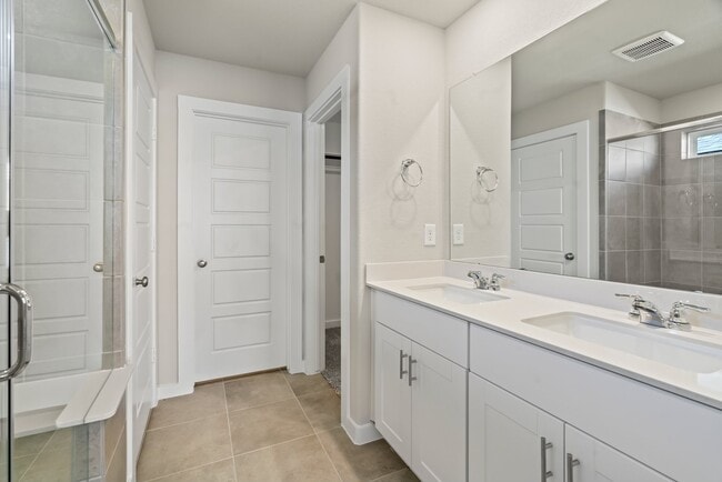 Building Photo - 2014 Darlington Oak Dr