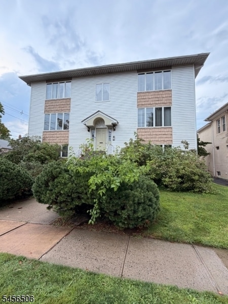 Building Photo - 226 Maple Ave