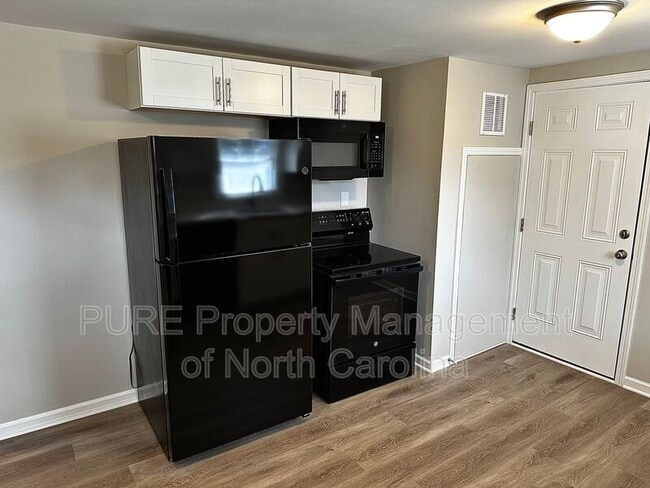 Building Photo - 606 Carver Dr