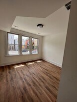 Building Photo - 1518 W Augusta Blvd