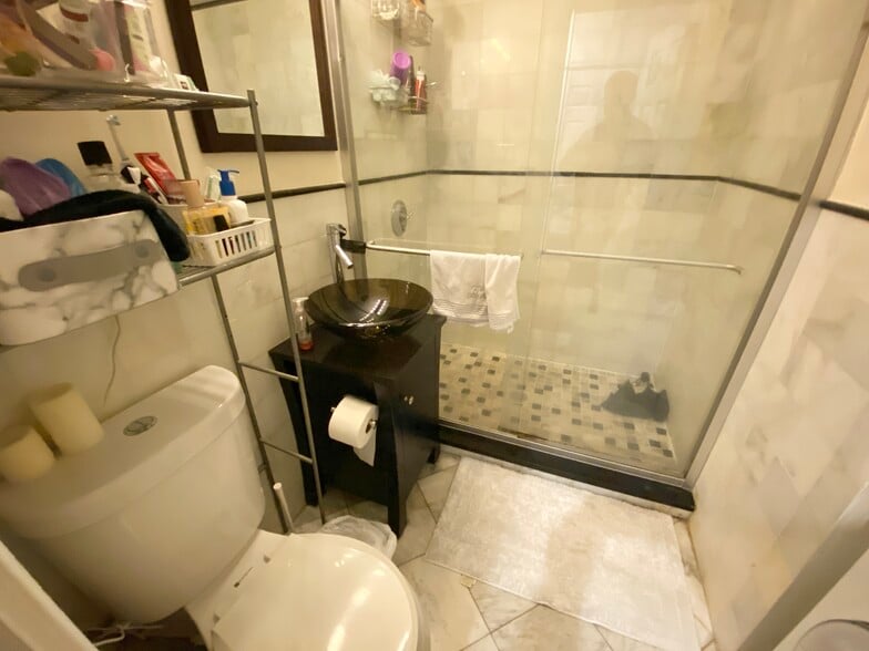 Building Photo - 174 Bolton St