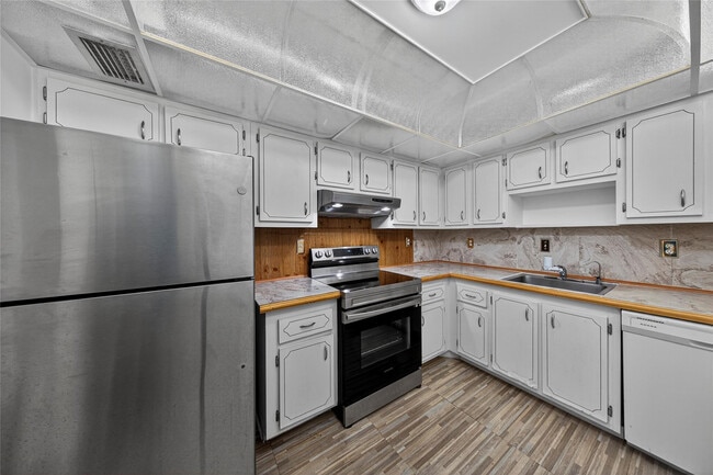 Building Photo - 7300 NW 17th St